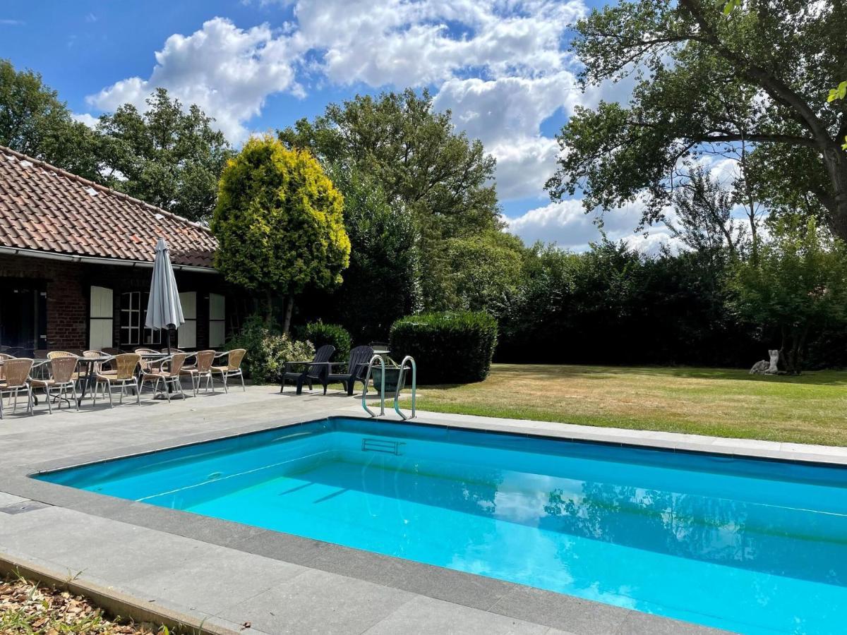 Magnificent Farmhouse In Sint Joost *