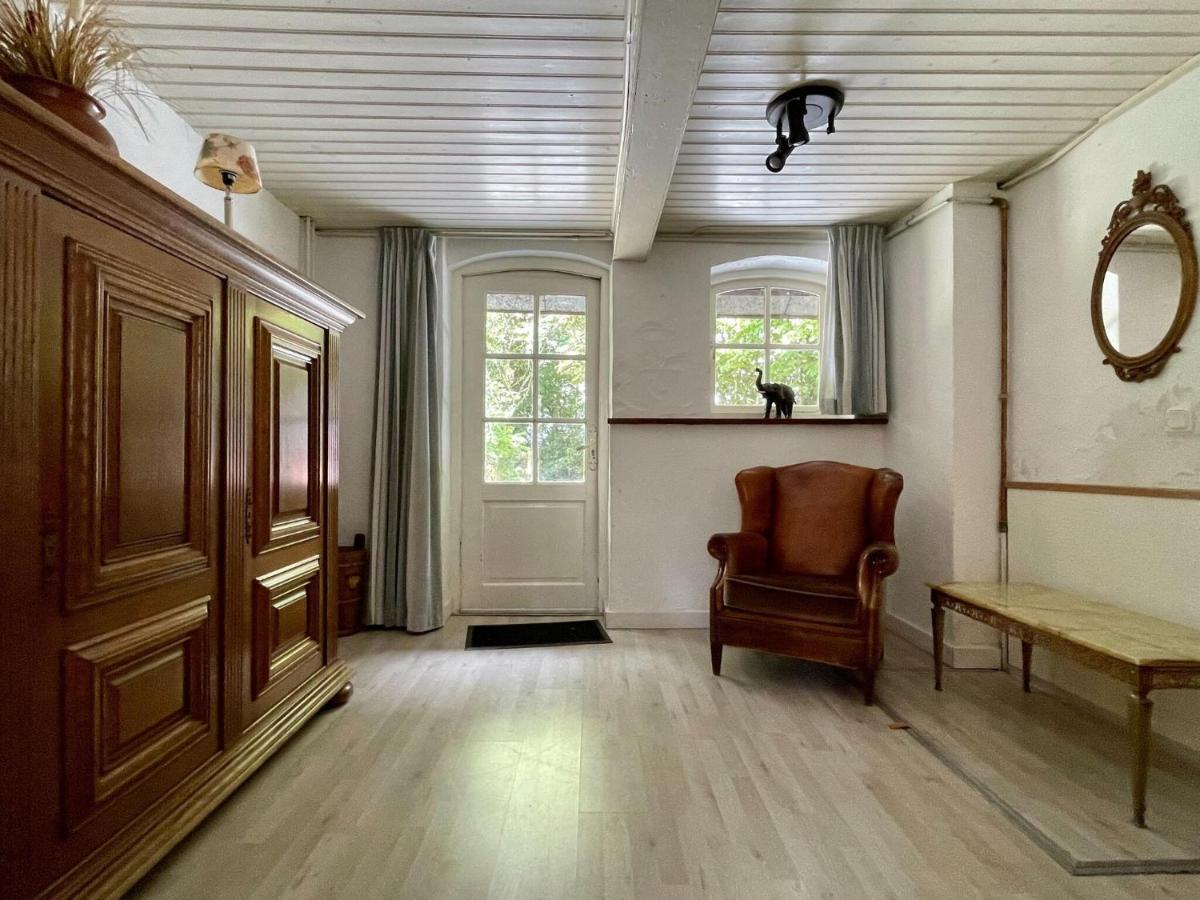 Magnificent Farmhouse In Sint Joost *