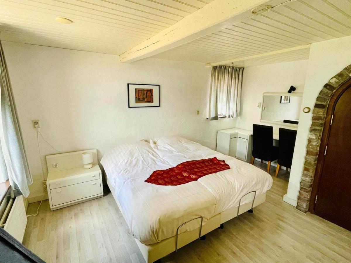 Magnificent Farmhouse In Sint Joost