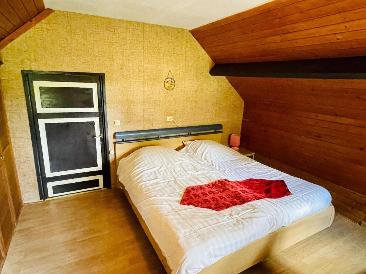 Magnificent Farmhouse In Sint Joost Holiday home Sint Joost